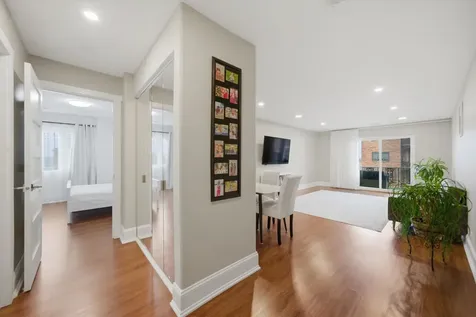 9331 Landings Lane Des Plaines IL 60016