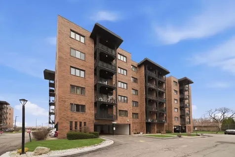 9331 Landings Lane Des Plaines IL 60016