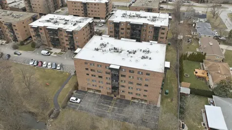 9331 Landings Lane Des Plaines IL 60016