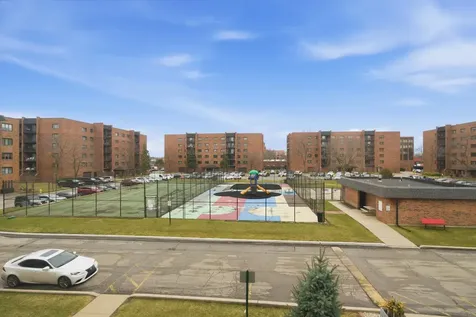 9331 Landings Lane Des Plaines IL 60016
