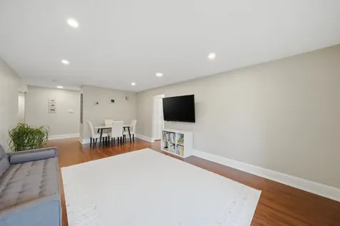 9331 Landings Lane Des Plaines IL 60016