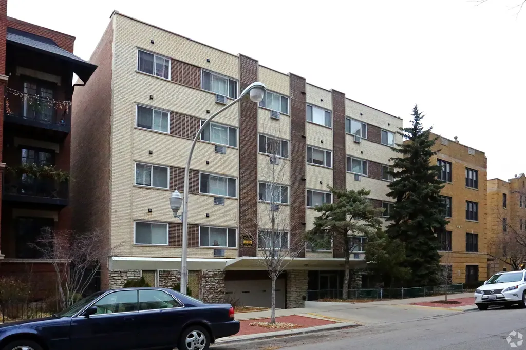 736 West Buena Avenue Chicago IL 60613