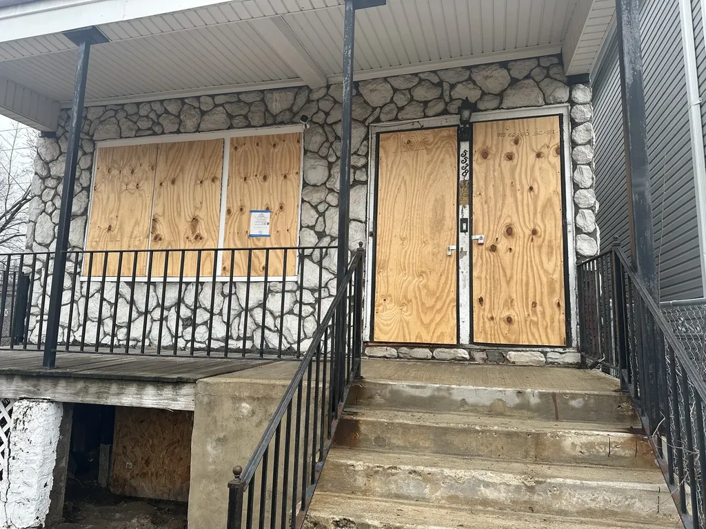5538 South Perry Avenue Chicago IL 60621