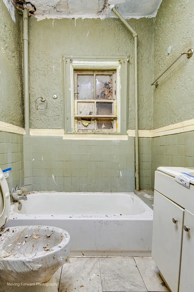 5538 South Perry Avenue Chicago IL 60621