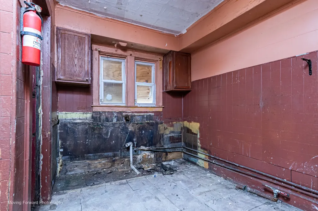5538 South Perry Avenue Chicago IL 60621