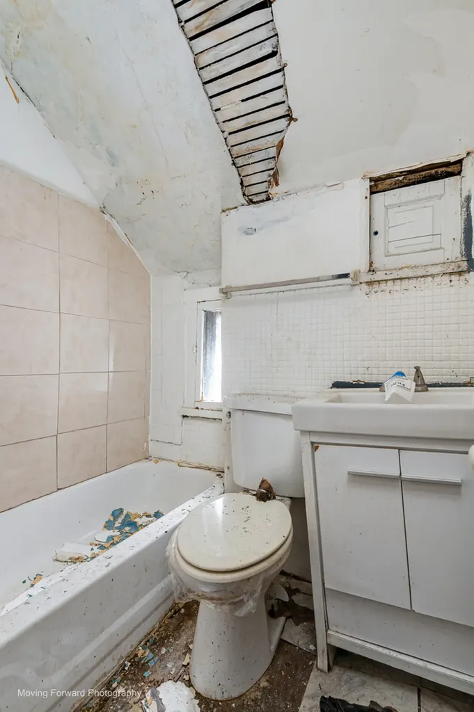 5538 South Perry Avenue Chicago IL 60621
