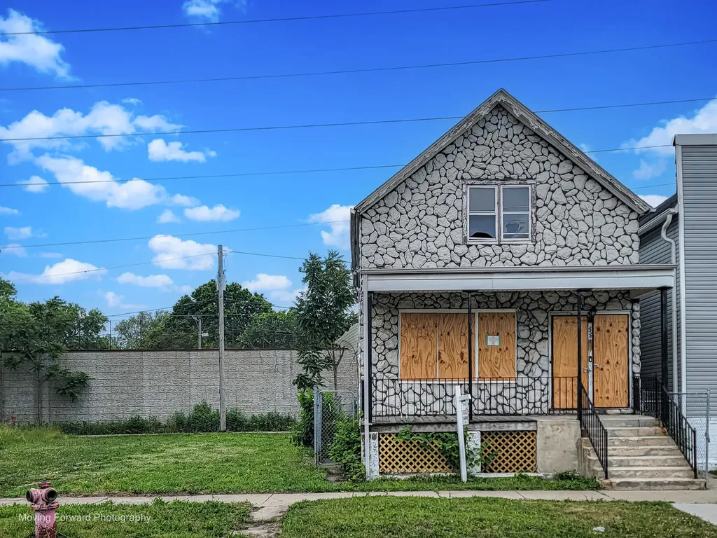 5538 South Perry Avenue Chicago IL 60621