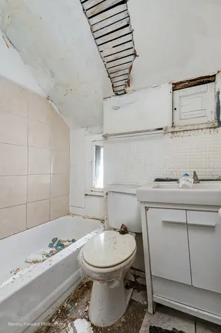 5538 South Perry Avenue Chicago IL 60621