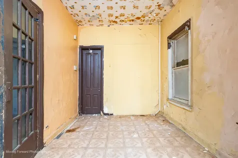 5538 South Perry Avenue Chicago IL 60621