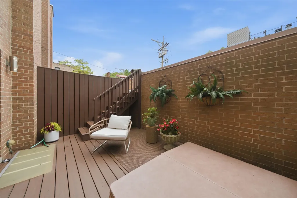 3759 North Kenmore Avenue Chicago IL 60613