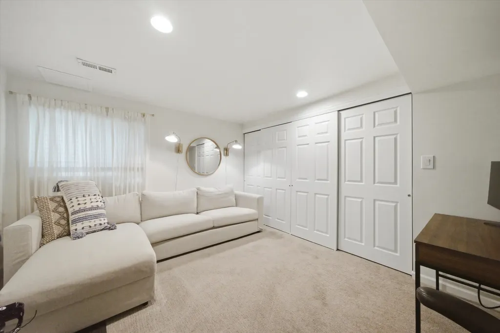3759 North Kenmore Avenue Chicago IL 60613
