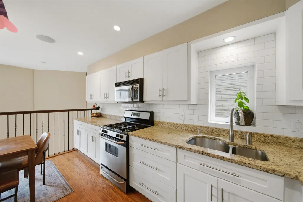 3759 North Kenmore Avenue Chicago IL 60613