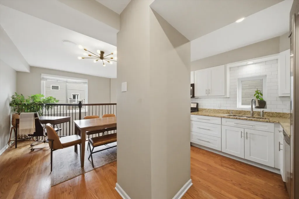 3759 North Kenmore Avenue Chicago IL 60613
