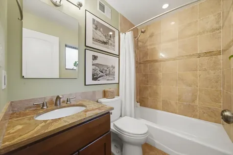 3759 North Kenmore Avenue Chicago IL 60613