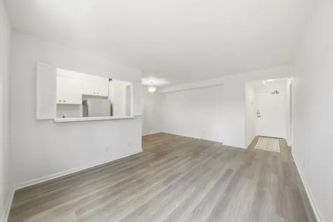6118 North Sheridan Road Chicago IL 60660