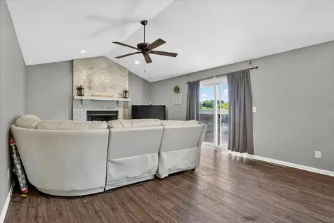3296 North Trainer Road Rockford IL 61114