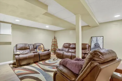 3296 North Trainer Road Rockford IL 61114