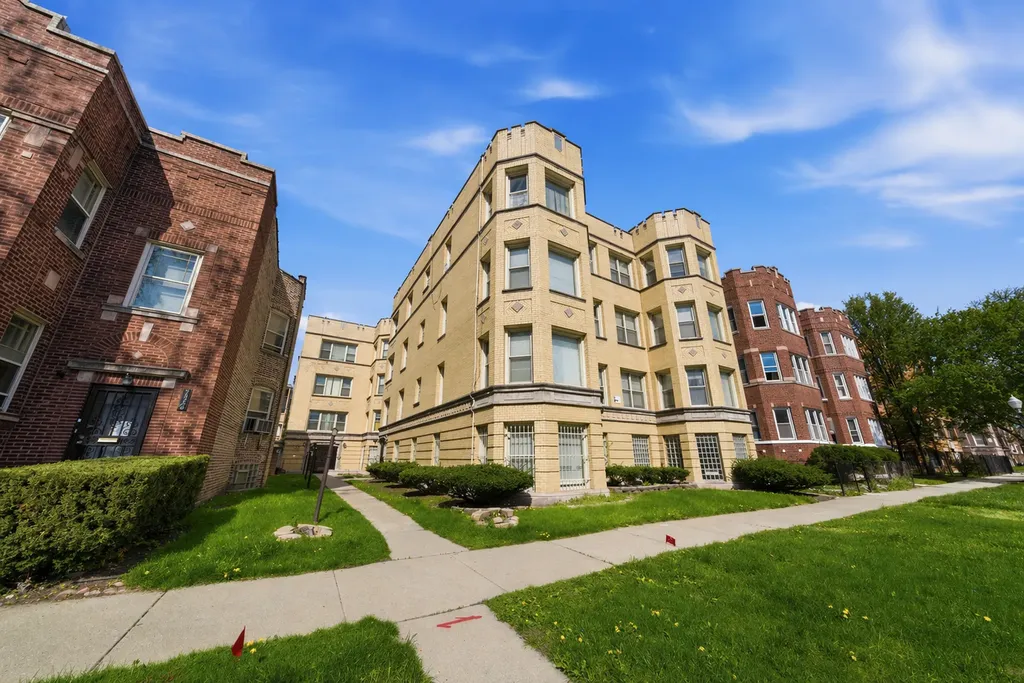 7716-18 South East End Avenue Chicago IL 60649