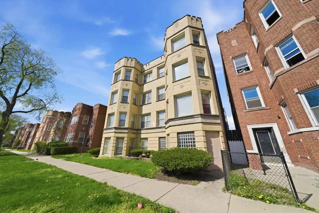 7716-18 South East End Avenue Chicago IL 60649