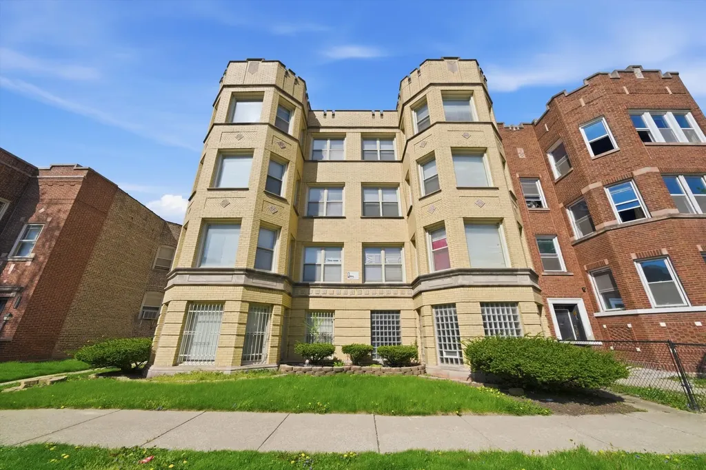 7716-18 South East End Avenue Chicago IL 60649