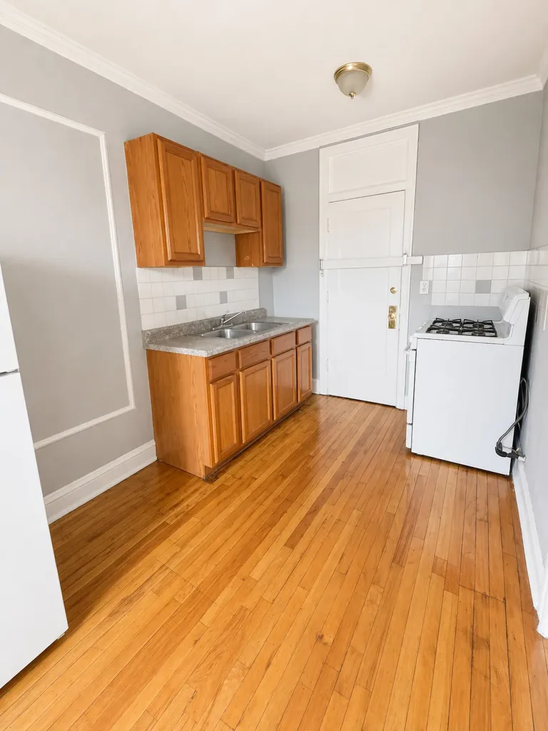 7716-18 South East End Avenue Chicago IL 60649