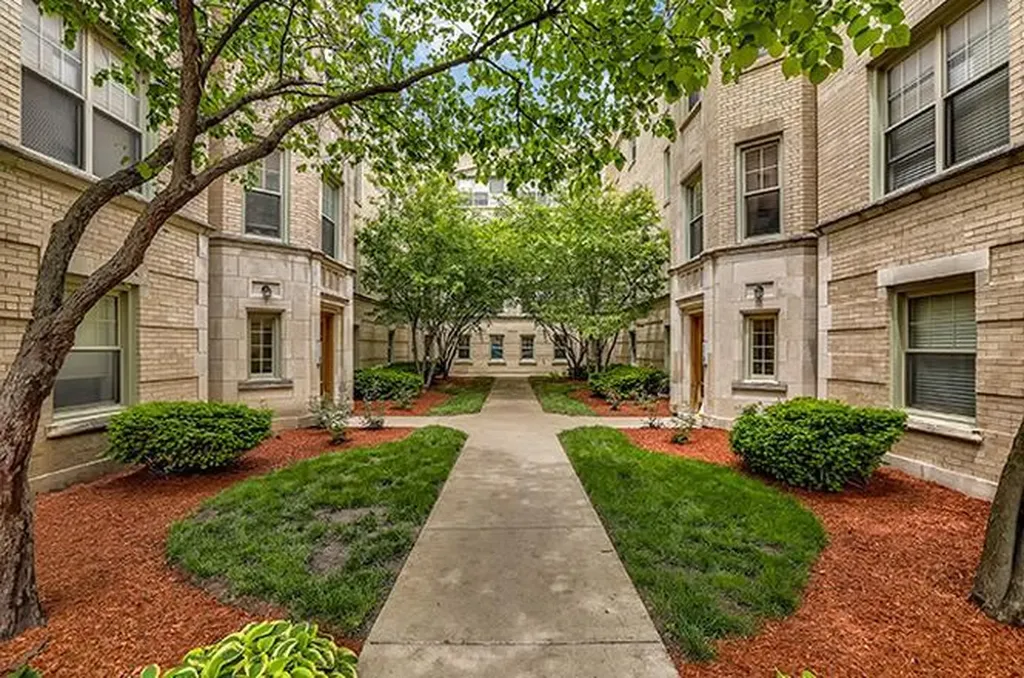 1448 West Thorndale Avenue Chicago IL 60660