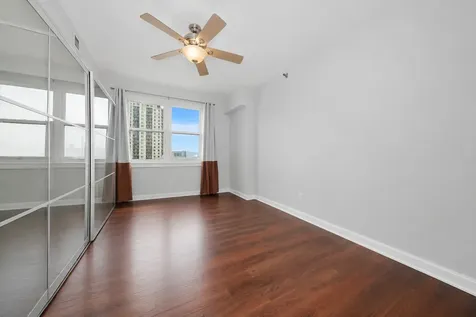 5 East 14th Place Chicago IL 60605