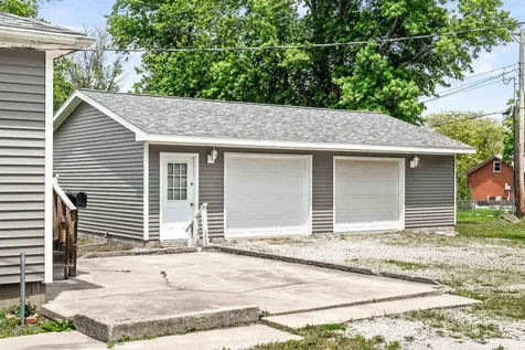 525 Grant Street Chenoa IL 61726