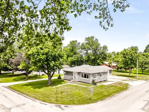 525 Grant Street Chenoa IL 61726