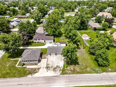 525 Grant Street Chenoa IL 61726