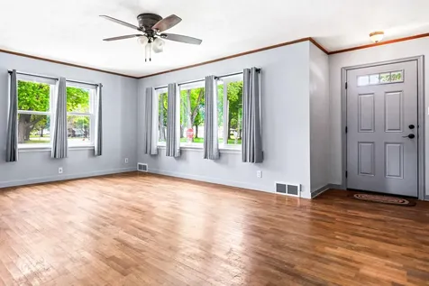 525 Grant Street Chenoa IL 61726