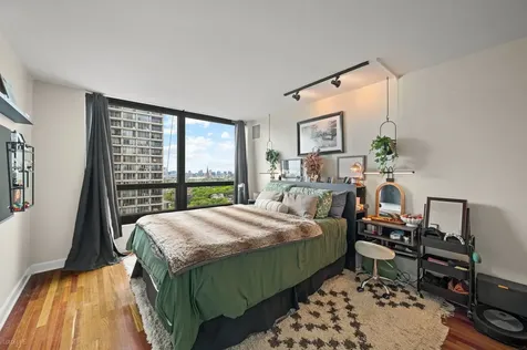 2020 North Lincoln Park West Chicago IL 60614