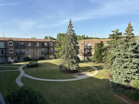 9439 Bay Colony Drive Des Plaines IL 60016