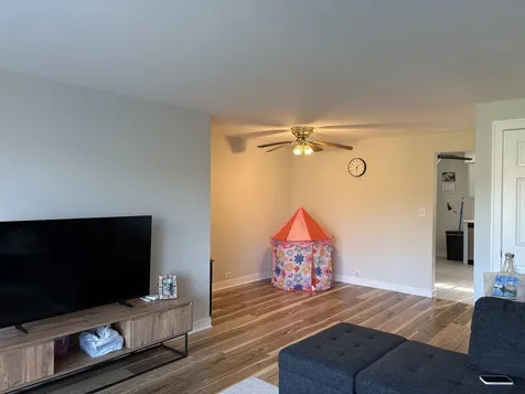 9439 Bay Colony Drive Des Plaines IL 60016