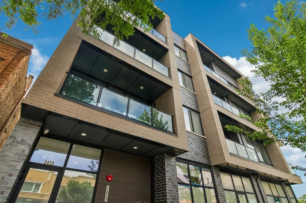 2423 West Fullerton Avenue Chicago IL 60647