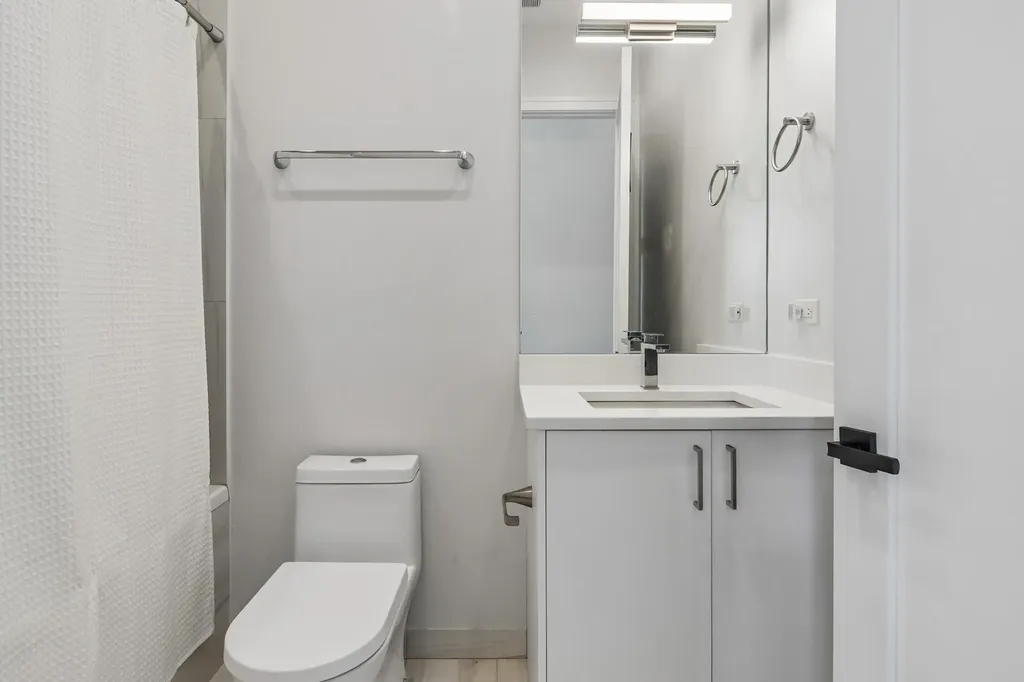 2423 West Fullerton Avenue Chicago IL 60647