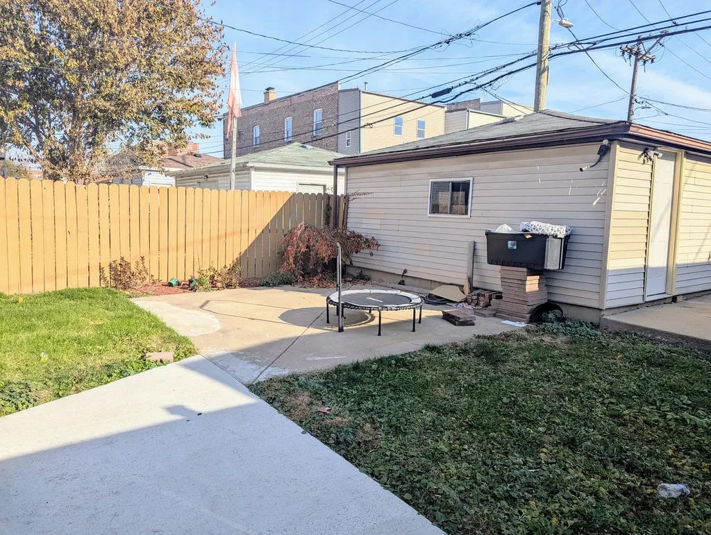 1041 North Spaulding Avenue Chicago IL 60651