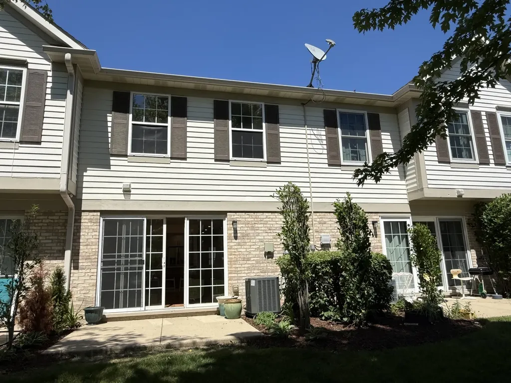 1971 Lilac Court Schaumburg IL 60193