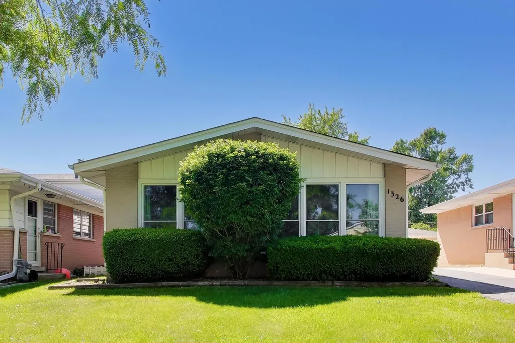 1326 South Dunton Avenue Arlington Heights IL 60005