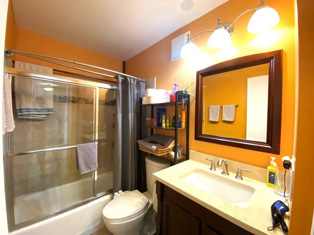 7033 North Kedzie Avenue Chicago IL 60645