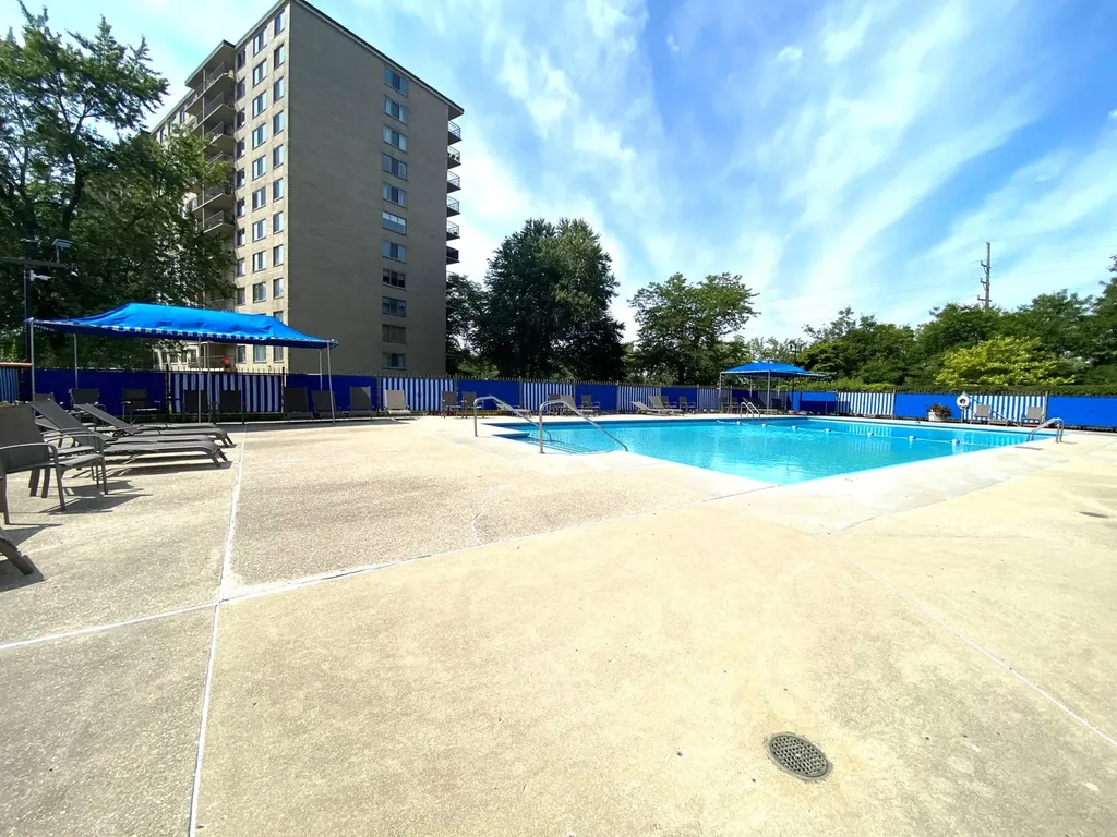 7033 North Kedzie Avenue Chicago IL 60645