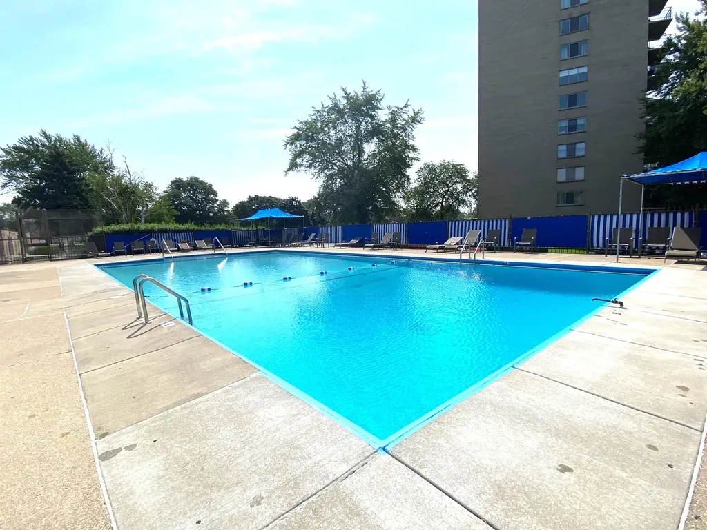 7033 North Kedzie Avenue Chicago IL 60645