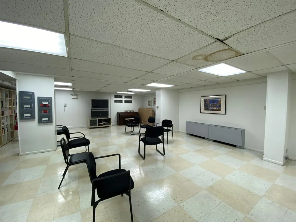 7033 North Kedzie Avenue Chicago IL 60645