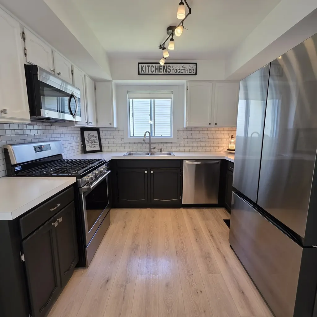 2475 Ridge Avenue Aurora IL 60504