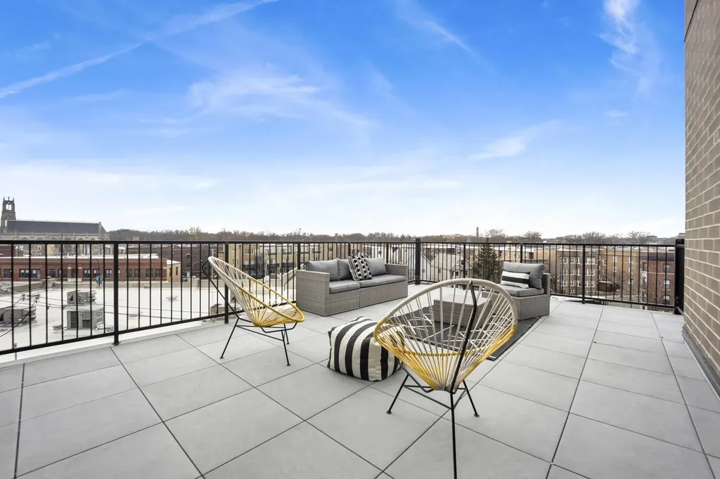 5630 North Broadway Street Chicago IL 60660
