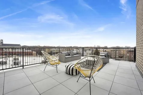 5630 North Broadway Street Chicago IL 60660