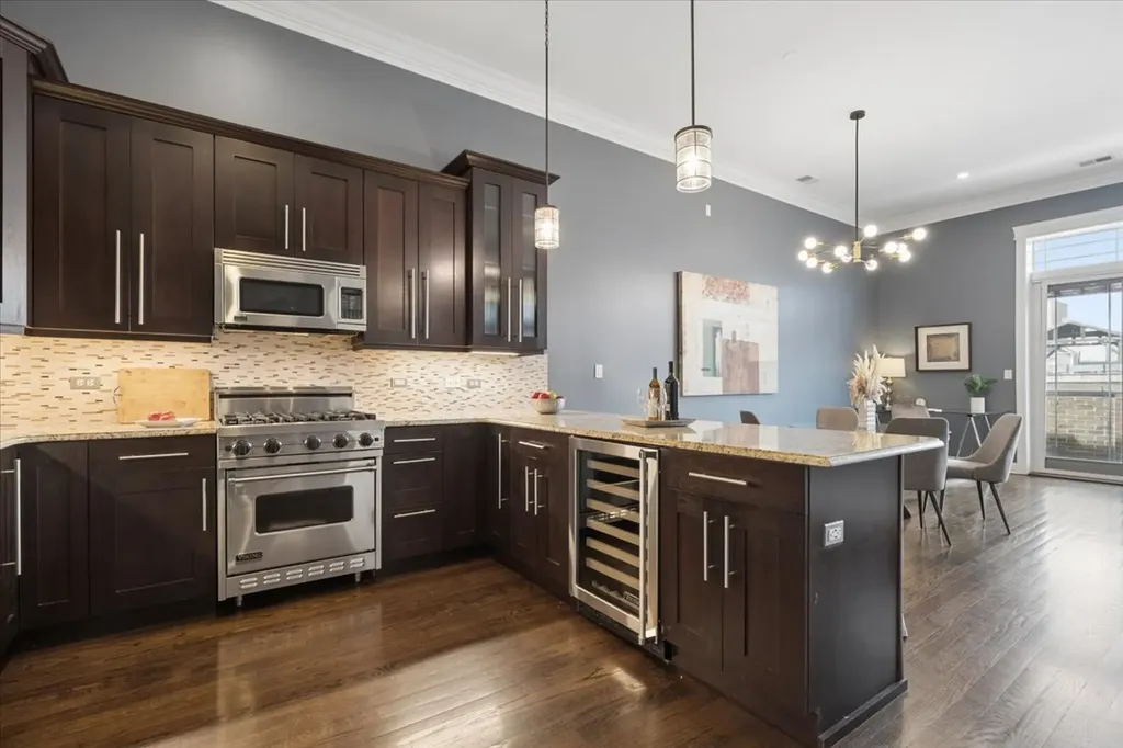 1423 West Belmont Avenue Chicago IL 60657
