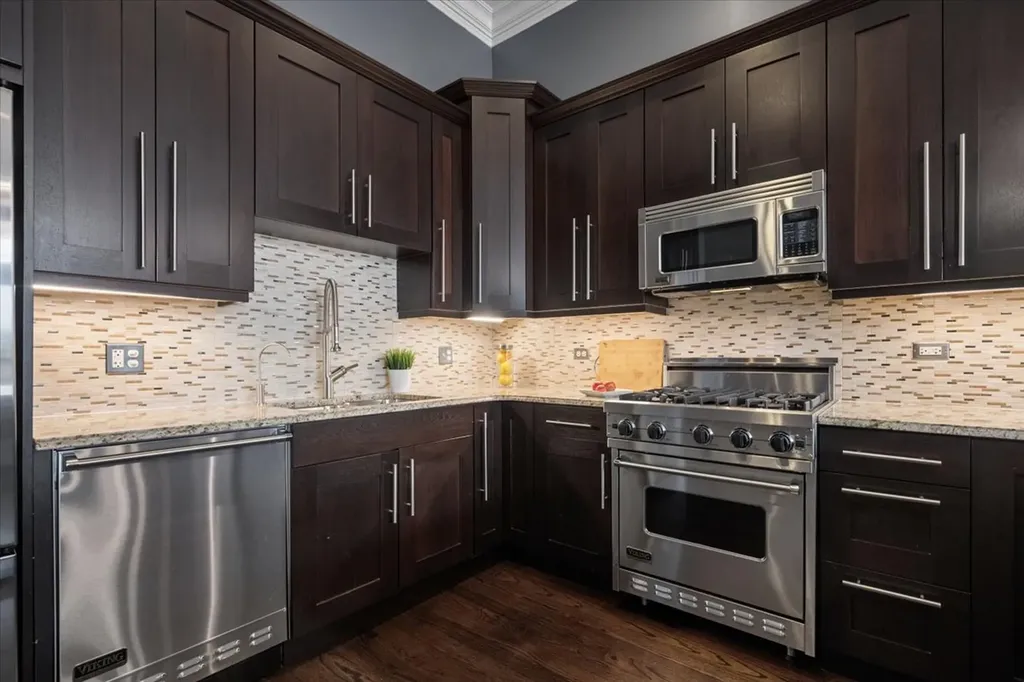 1423 West Belmont Avenue Chicago IL 60657