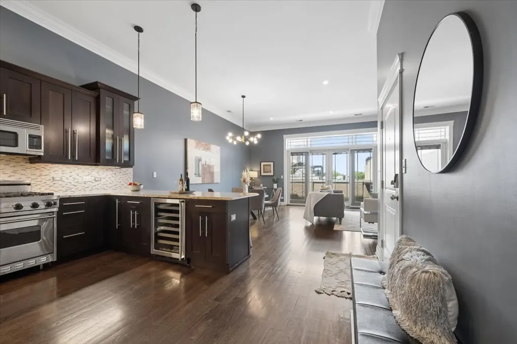 1423 West Belmont Avenue Chicago IL 60657
