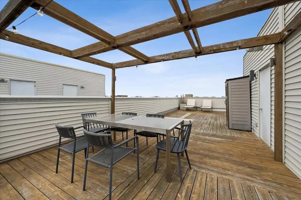 1423 West Belmont Avenue Chicago IL 60657